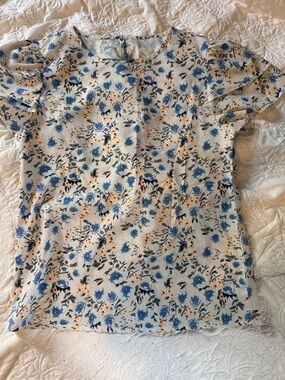 Floral Puff-Sleeve Women's Top - Blue Floral on Cream